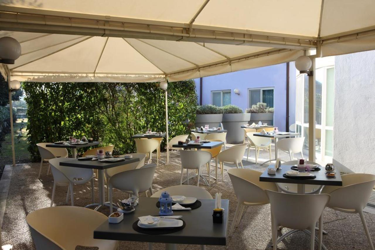 Hotel Zeffiro Sabaudia Exterior foto