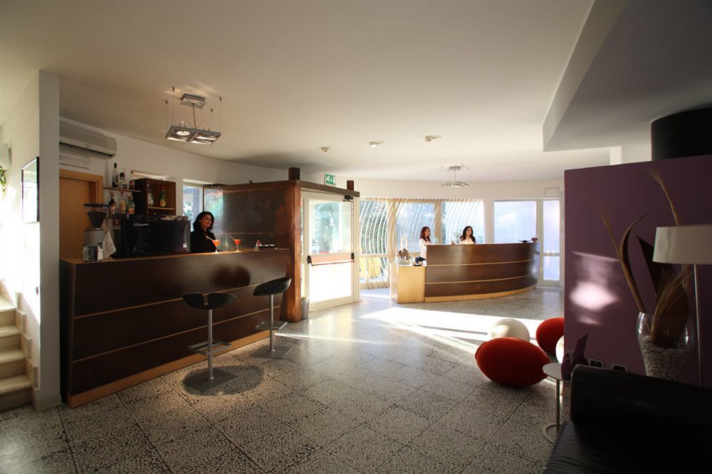 Hotel Zeffiro Sabaudia Exterior foto